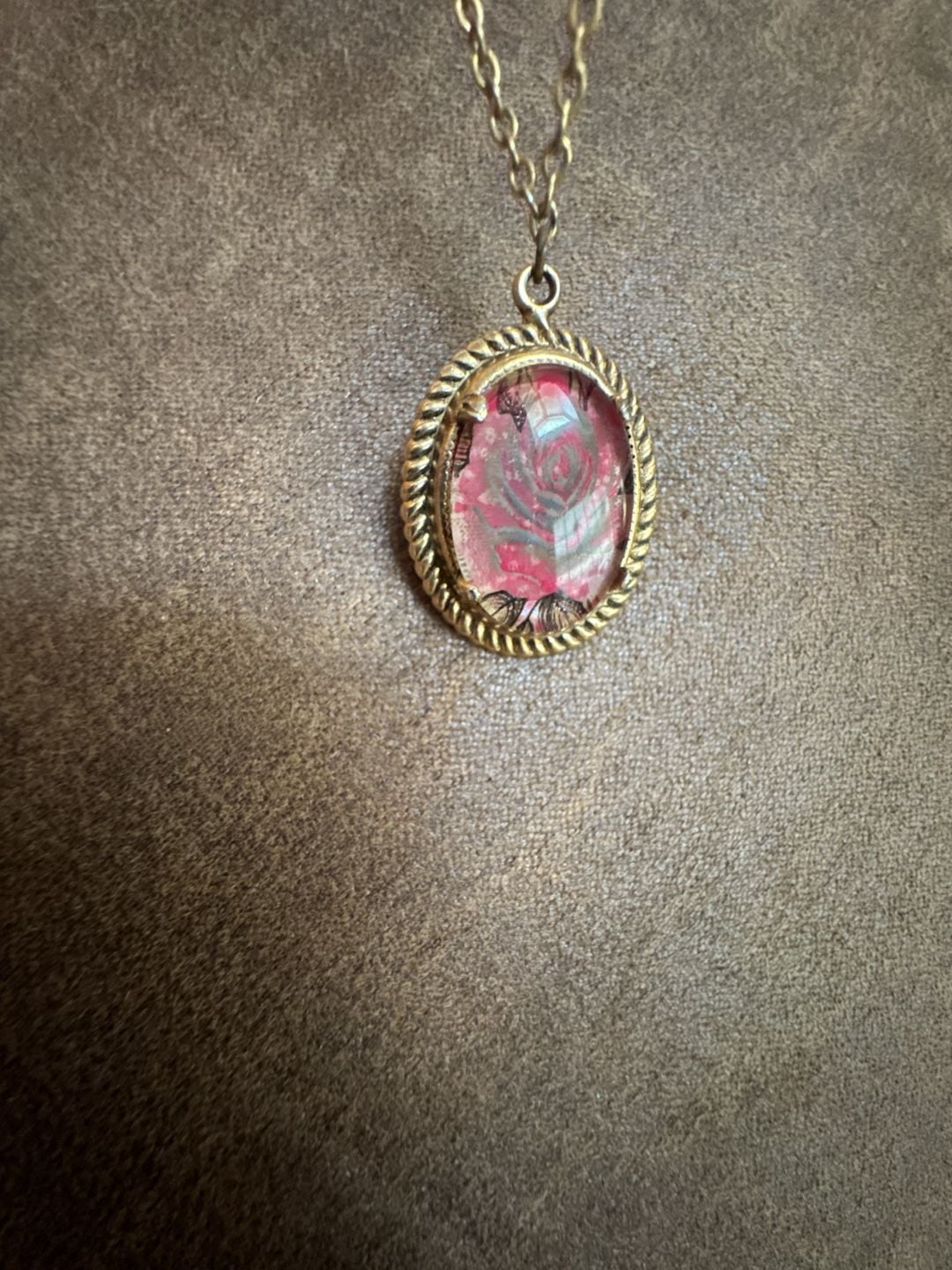 1928 Jewelry Gold-Tone Floral Rose Oval Pendant Necklace 2