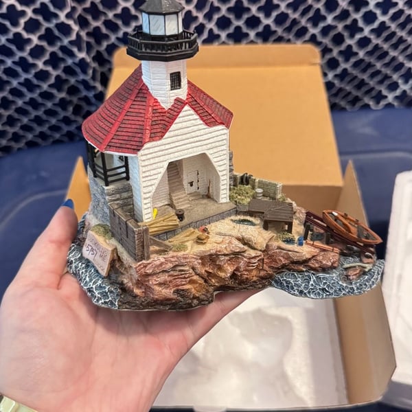 Harbour Lights Cuckolds, Maine Lighthouse #544 Society Exclusive Figurine