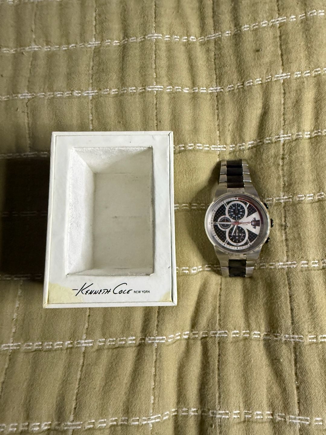 Kenneth Cole New York KC3820 Men's Chronograph Watch with Carbon Fiber Dial 3