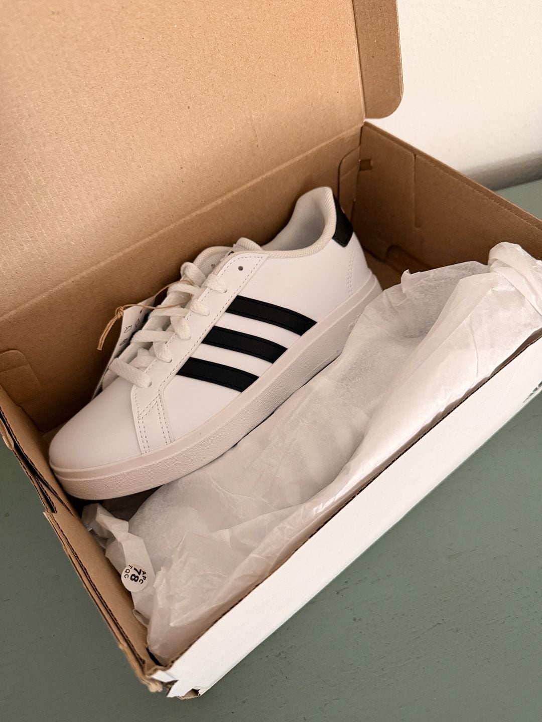 Adidas Grand Court 2.0 Youth Sneakers Size 2.5 White/Black GW6511 2