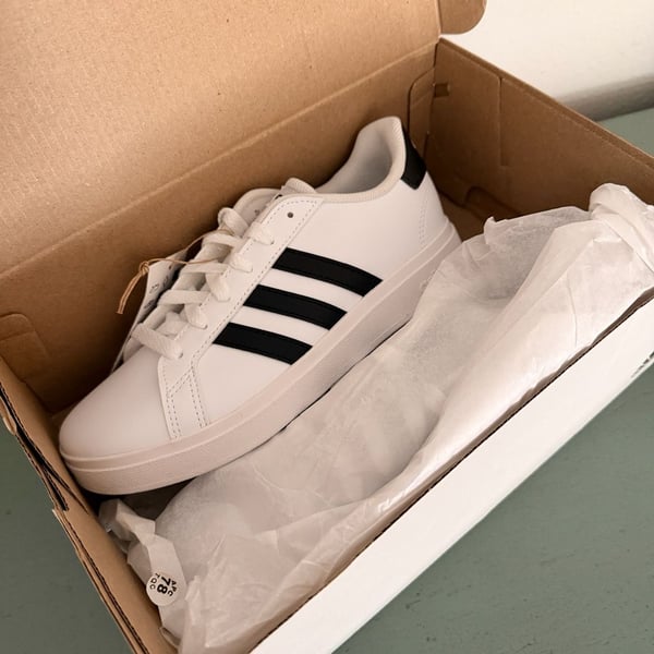Adidas Grand Court 2.0 Youth Sneakers Size 2.5 White/Black GW6511