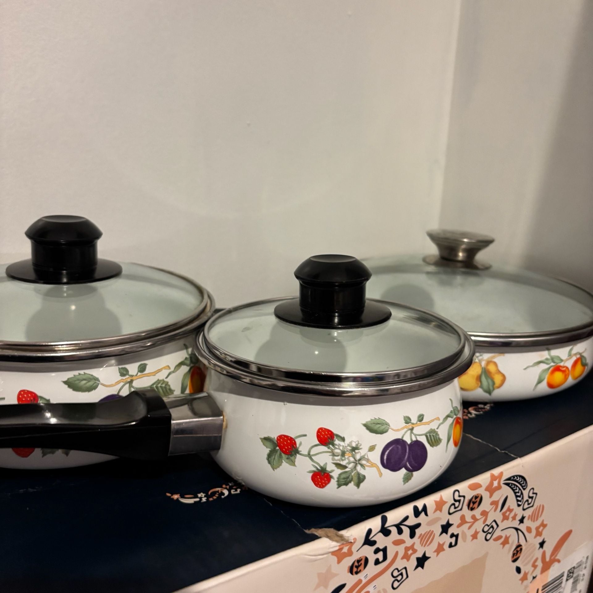 Tabletops Unlimited Dulcie Vintage Enamel Fruit Motif Cookware Set 1
