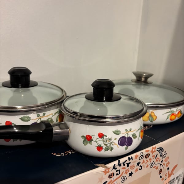 Tabletops Unlimited Dulcie Vintage Enamel Fruit Motif Cookware Set