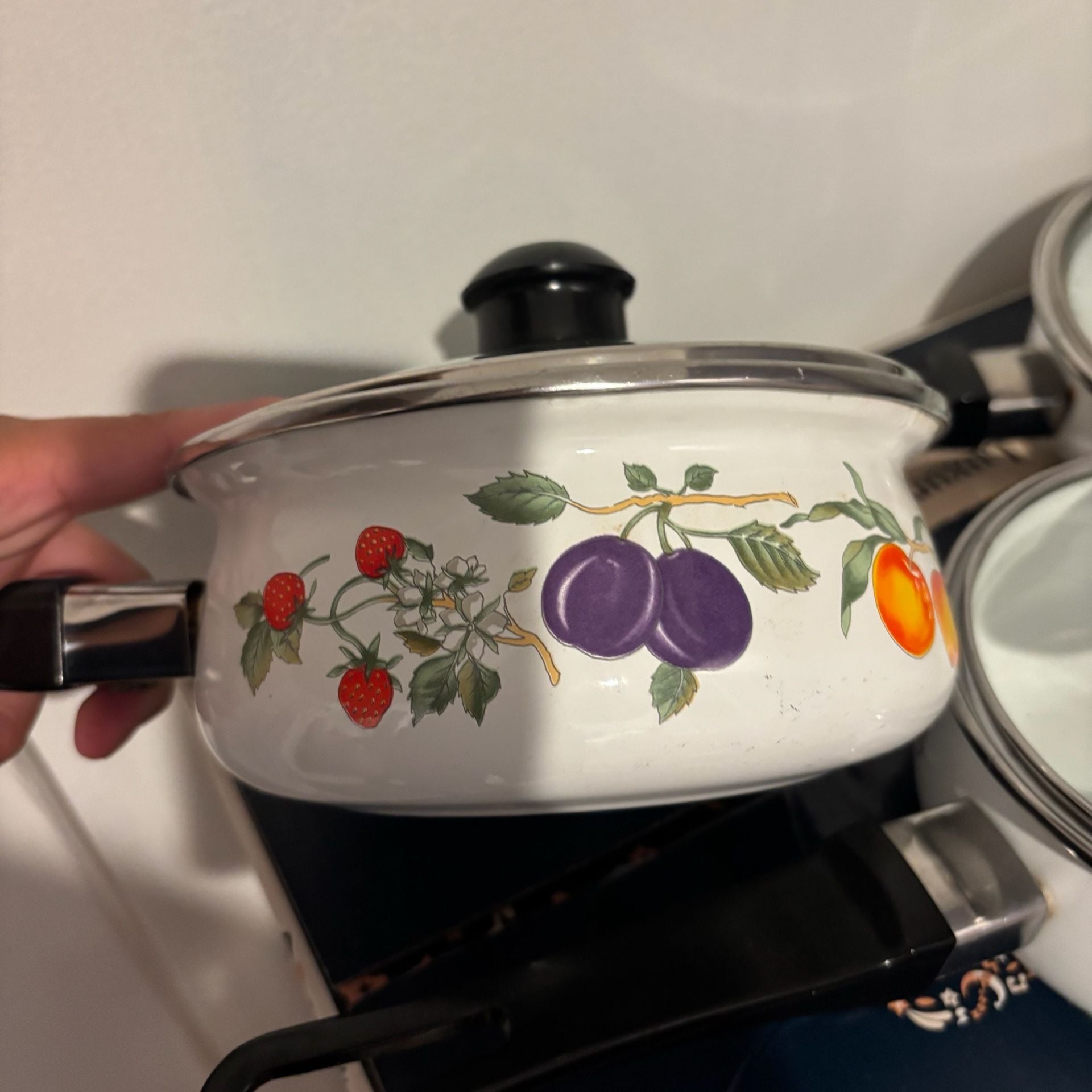 Tabletops Unlimited Dulcie Vintage Enamel Fruit Motif Cookware Set 3