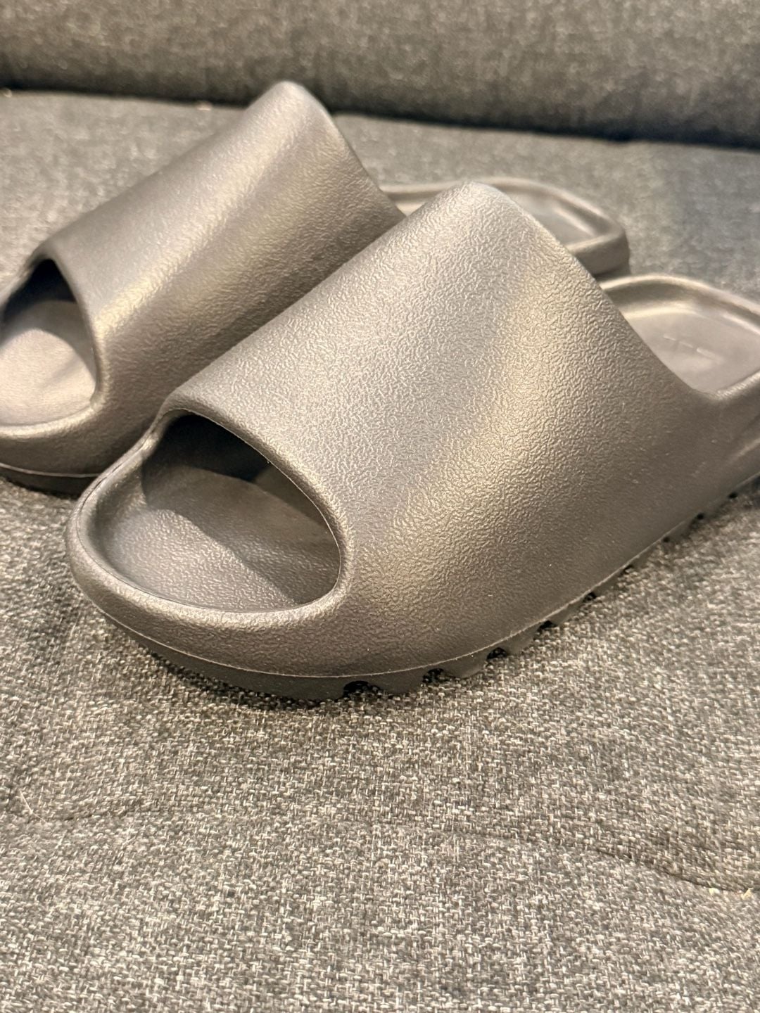 9M - Adidas Yeezy Slide ‘slate grey' Foam Sandals - no box. 2