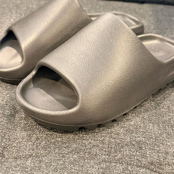 9M - Adidas Yeezy Slide ‘slate grey' Foam Sandals - no box. 