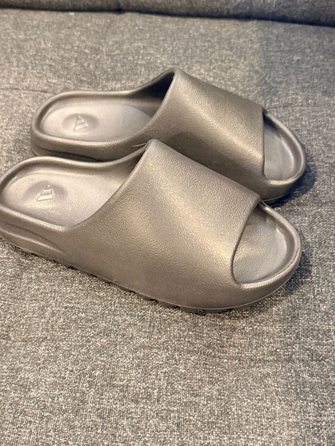 9M - Adidas Yeezy Slide ‘slate grey' Foam Sandals - no box. 6