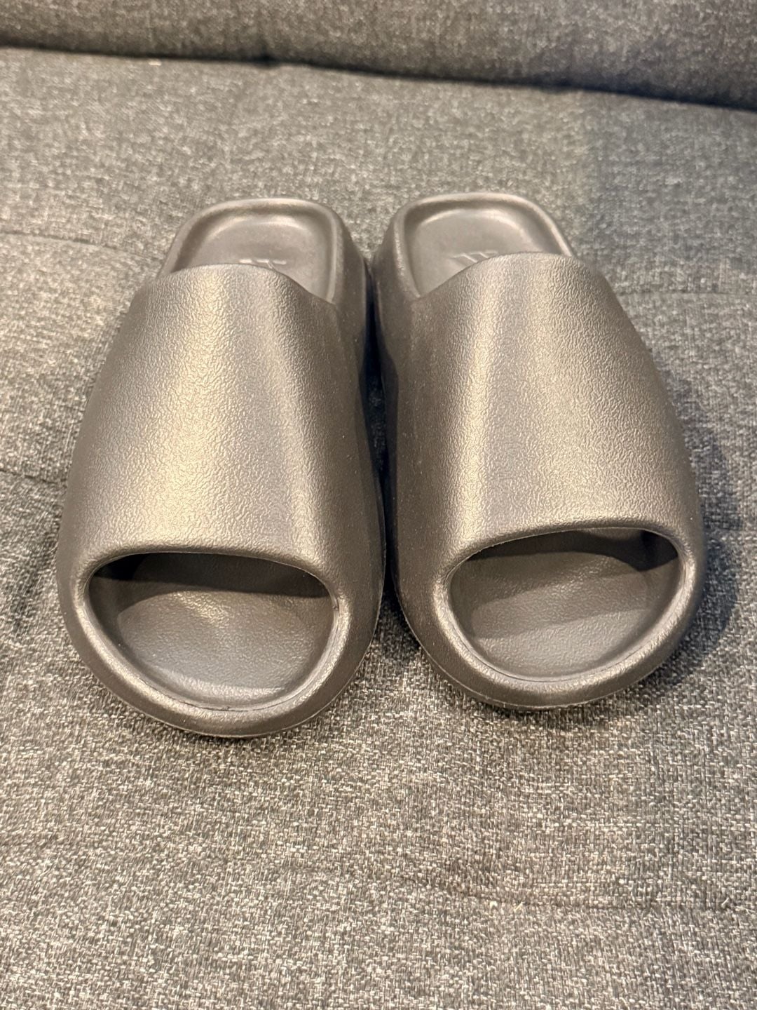 9M - Adidas Yeezy Slide ‘slate grey' Foam Sandals - no box. 7