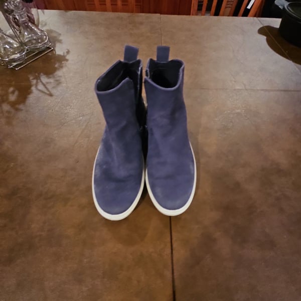 Ecco Soft Suede Zip Ankle Boots/ sneakers size 39 / 8.5Navy Blue