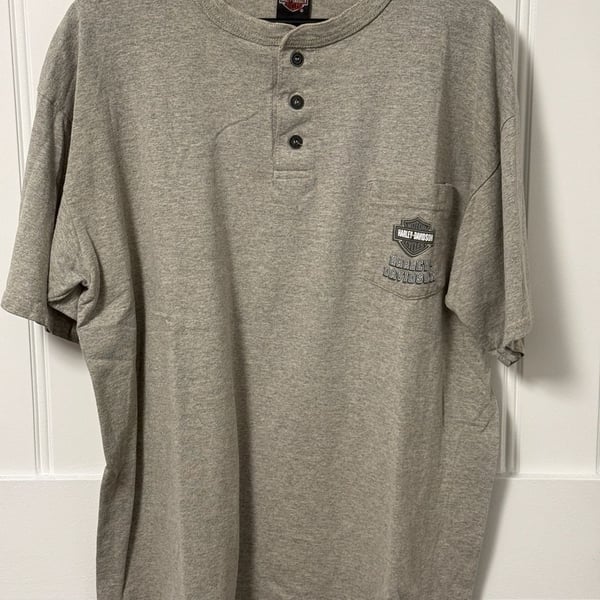 Vintage Harley-Davidson Benson Muncie, IN - Gray Henley Houlobek Pocket T-Shirt