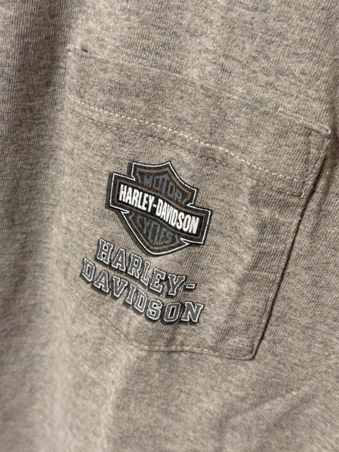 Vintage Harley-Davidson Benson Muncie, IN - Gray Henley Houlobek Pocket T-Shirt 5