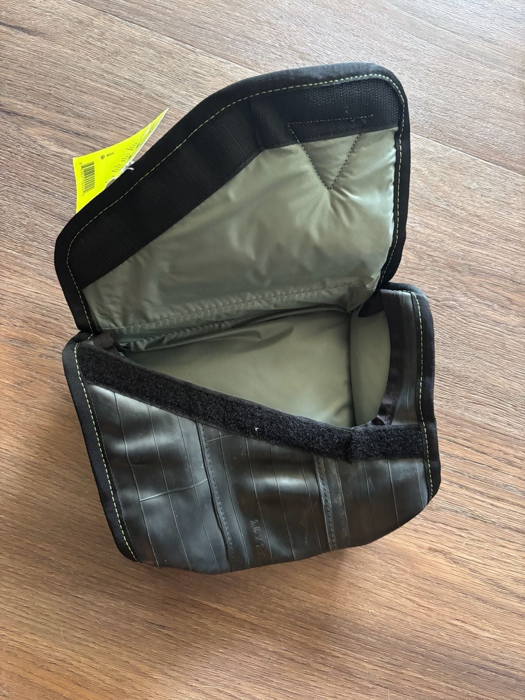 Green Guru Cruiser Cooler Handlebar Bag 4