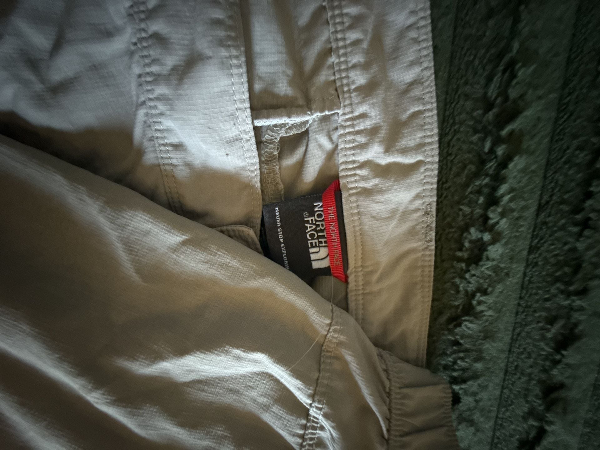 The North Face Men's Nylon Cargo Hiking Shorts Khaki 2