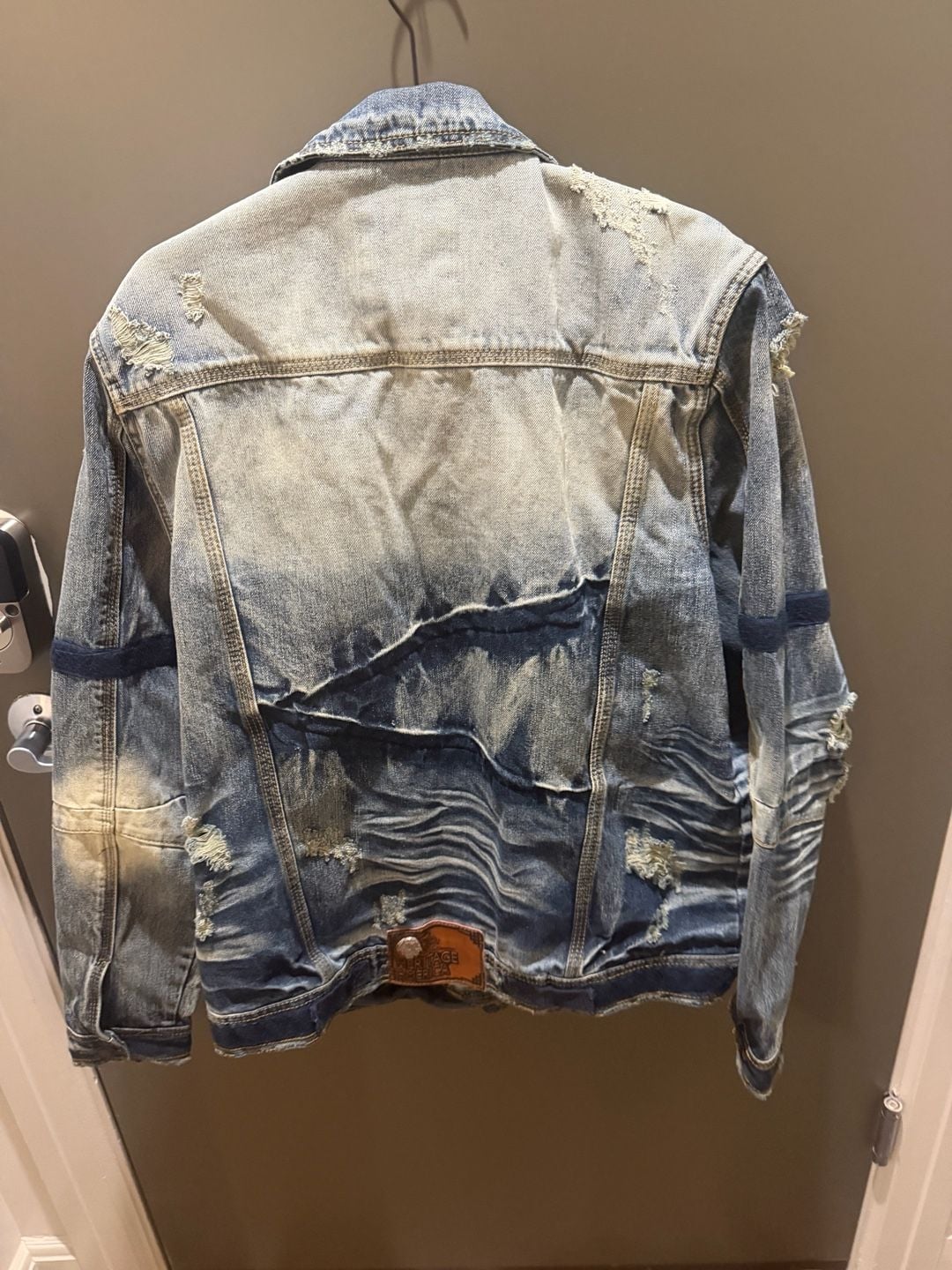 Heritage America Men's Distressed Washed Denim Trucker Jacket 3