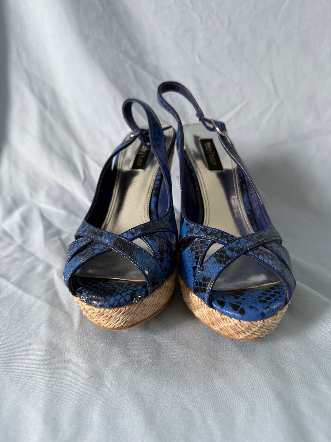 White House Black Market Sophie Blue Faux Snake Print Peep Toe Wedge Sandals 4