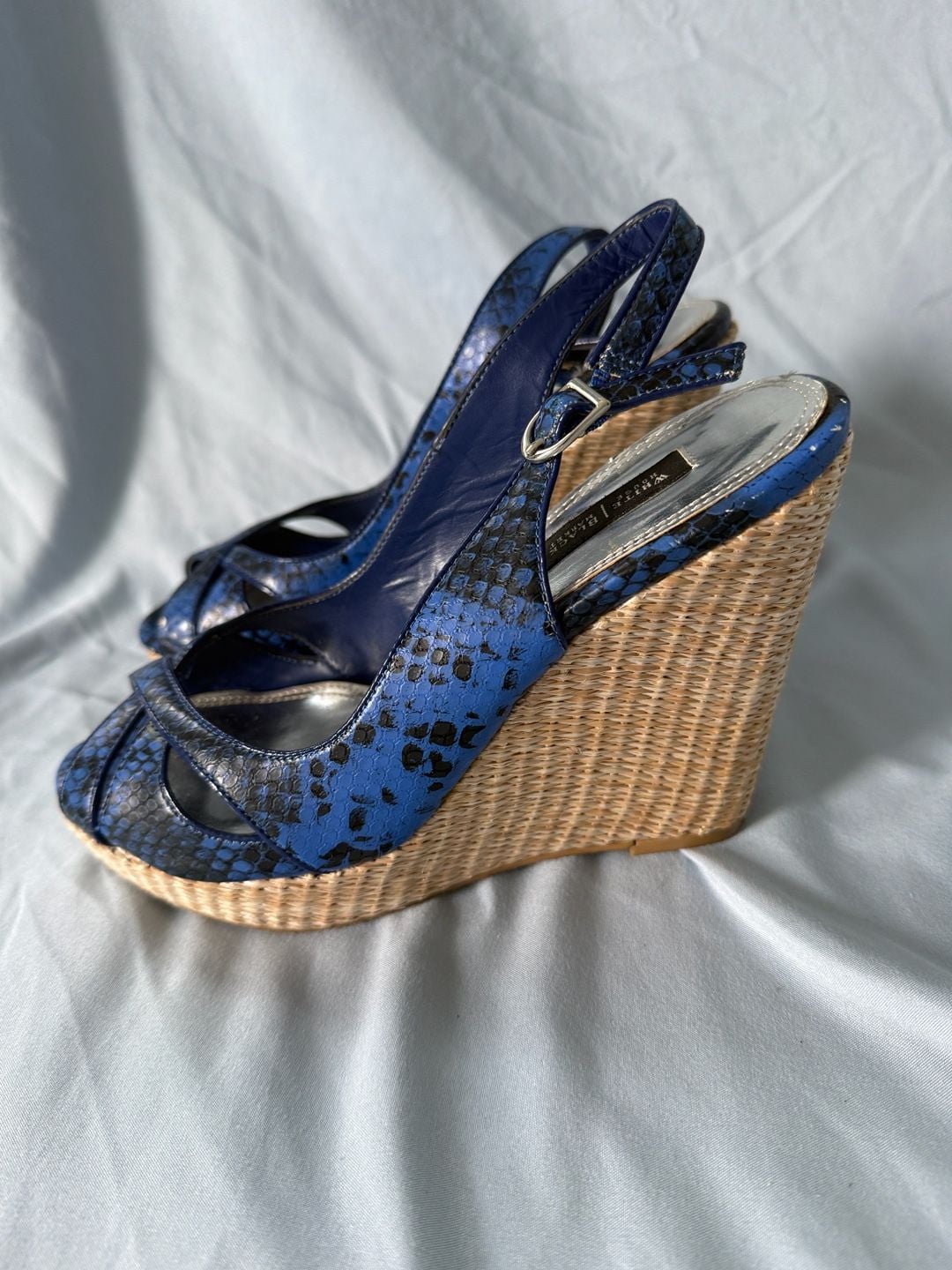 White House Black Market Sophie Blue Faux Snake Print Peep Toe Wedge Sandals 5