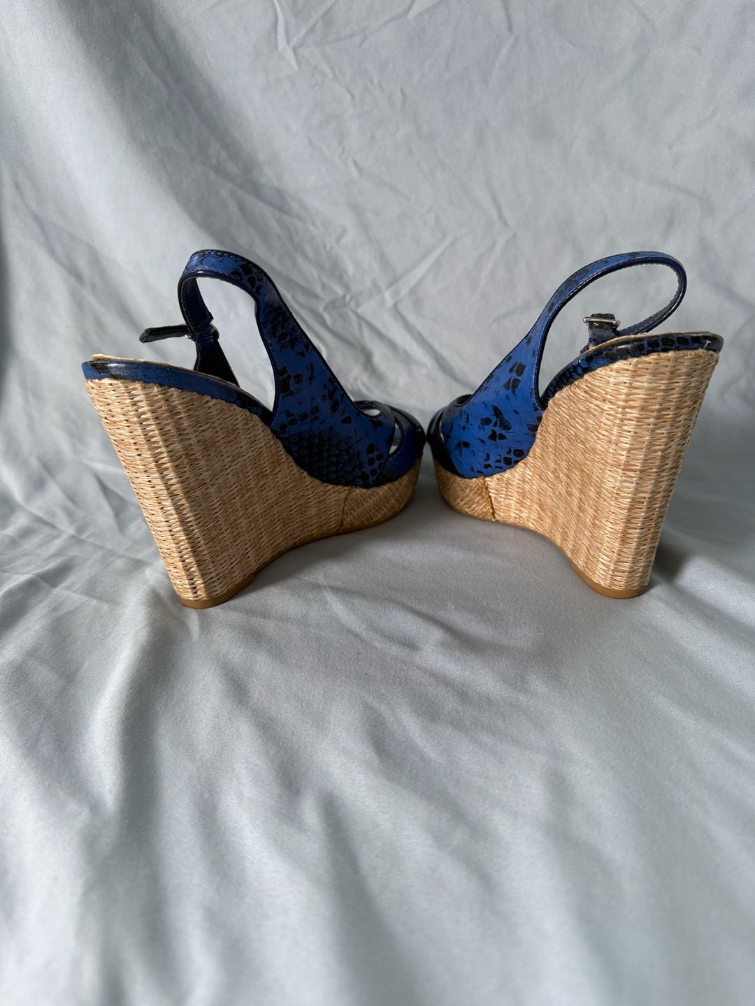 White House Black Market Sophie Blue Faux Snake Print Peep Toe Wedge Sandals 6