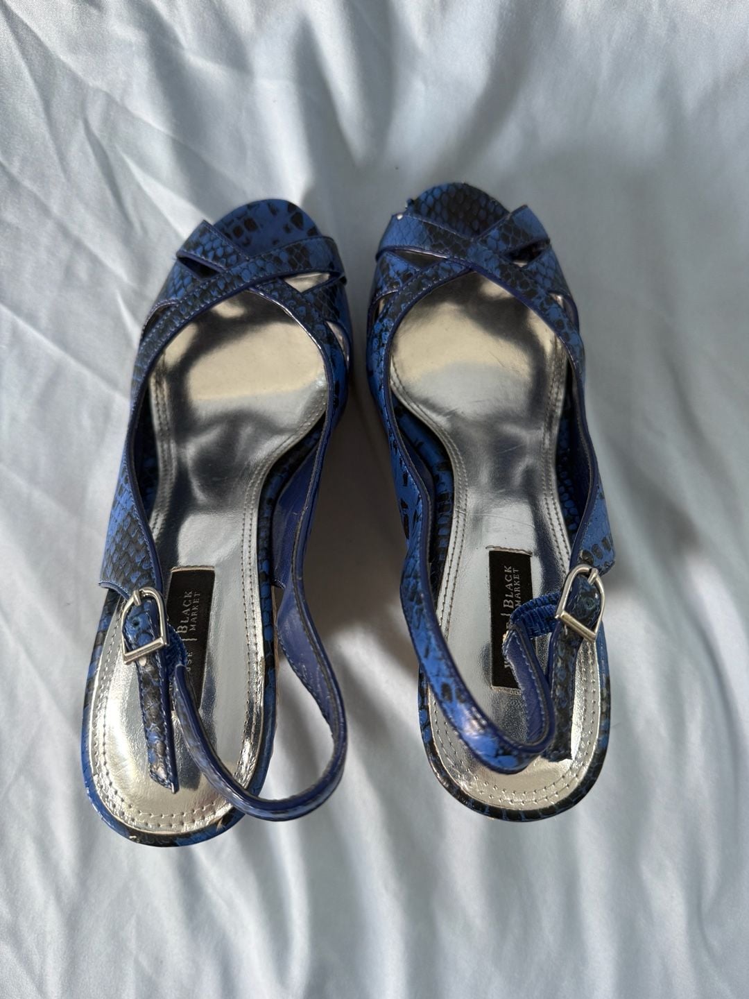 White House Black Market Sophie Blue Faux Snake Print Peep Toe Wedge Sandals 7
