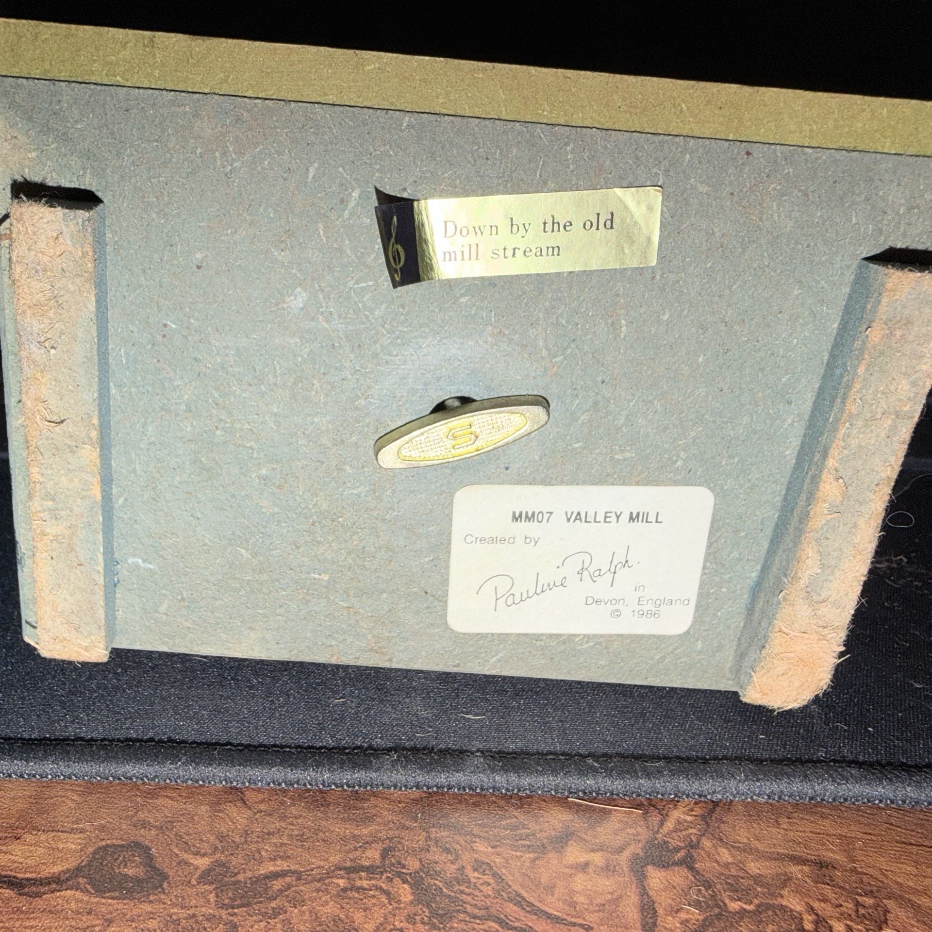 Pauline Ralph Music box collection piece plays! 11