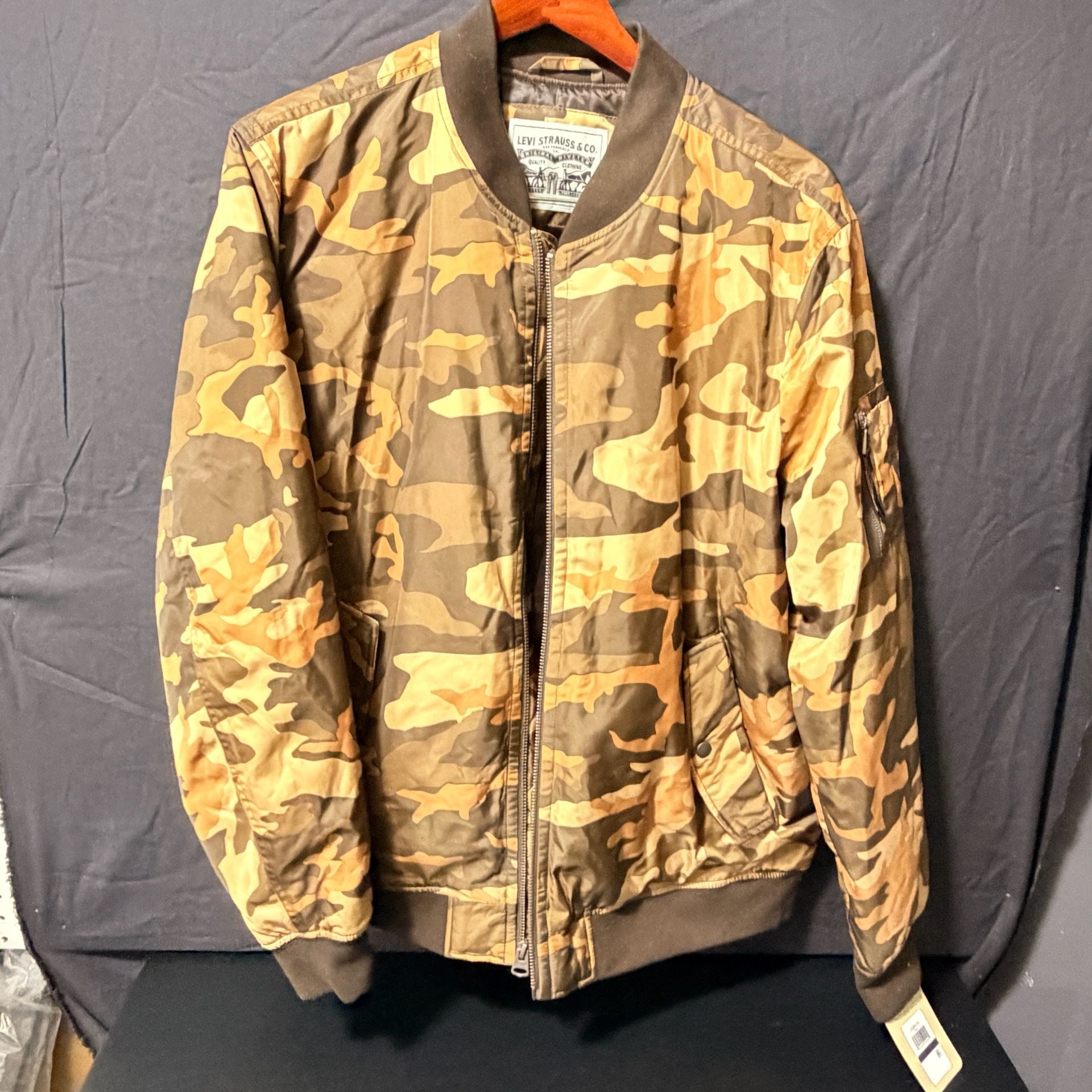 Levi's Men's Flight Satin MA-1 Bomber Jacket in Brown Camo 6
