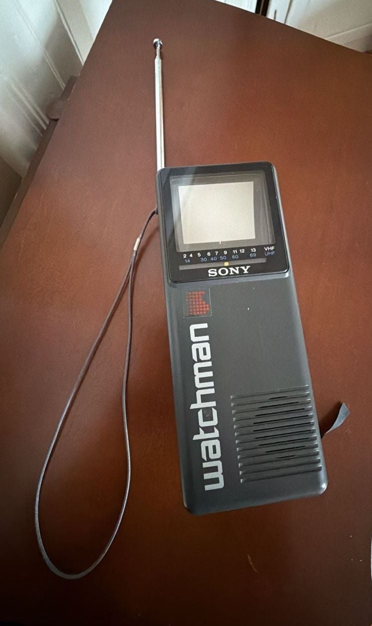 Vintage 1985 Sony Watchman FD-2A Portable Flat Black and White TV 1