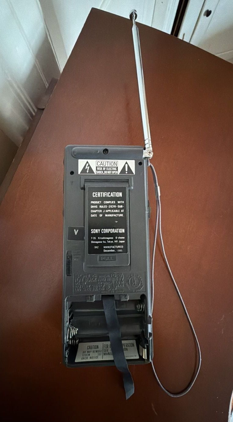 Vintage 1985 Sony Watchman FD-2A Portable Flat Black and White TV 2