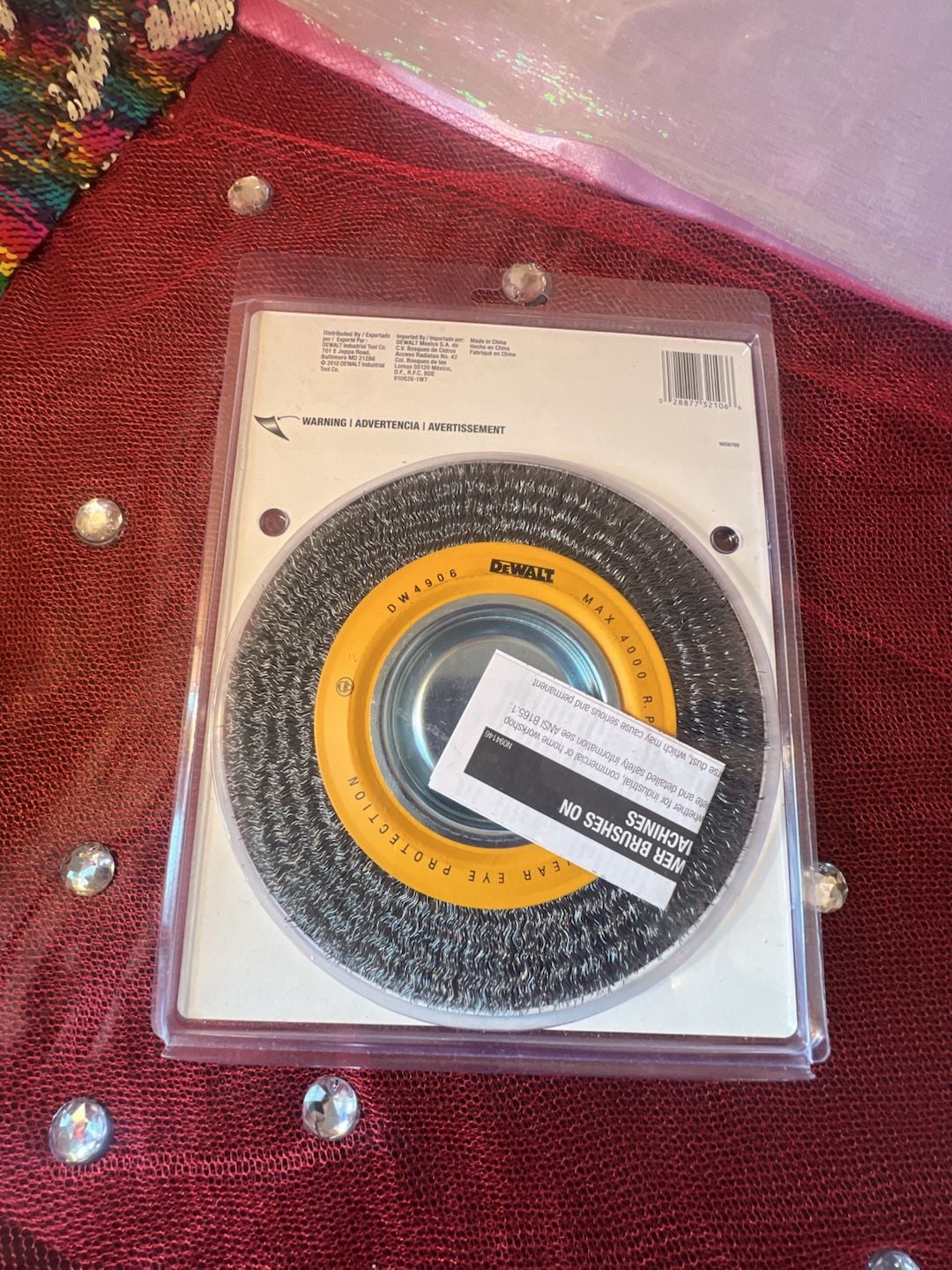 DeWalt DW4906 8-Inch Carbon Crimp Bench Wheel 2
