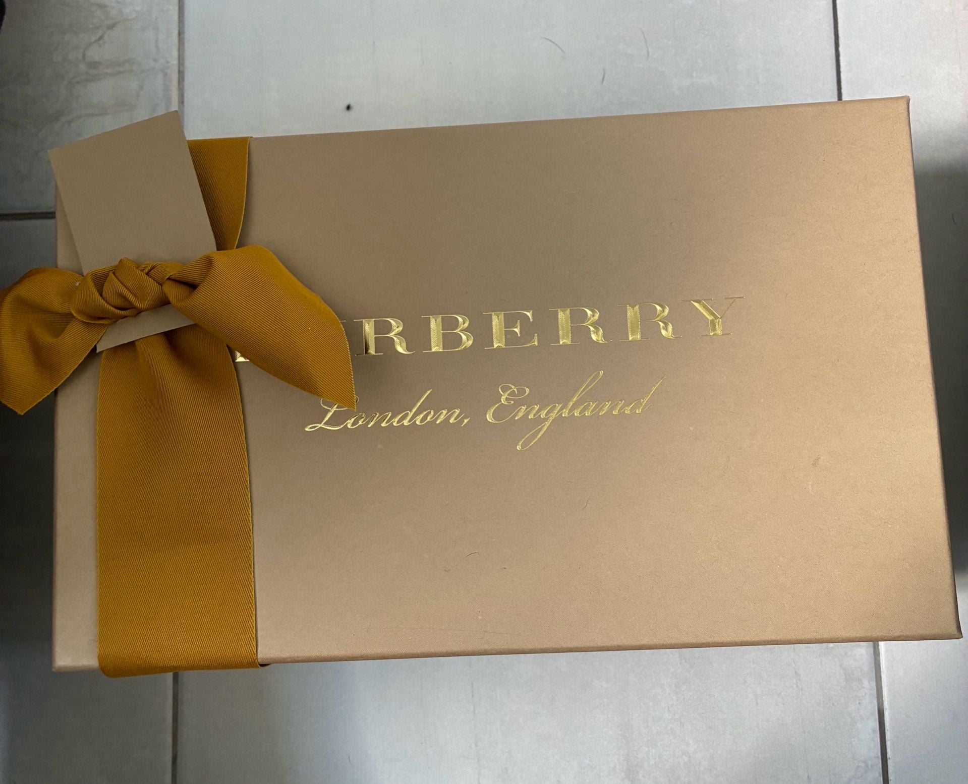 Burberry Kingly Off-White Canvas Low-Top Sneakers with Rainbow Logo 12