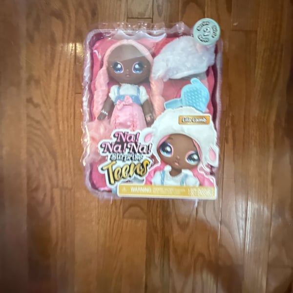 Na! Na! Na! Surprise Teens Lila Lamb Series 2 Fashion Doll