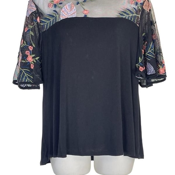 Kim & Cami Women's Black Floral Embroidered Mesh Overlay Tunic Top
