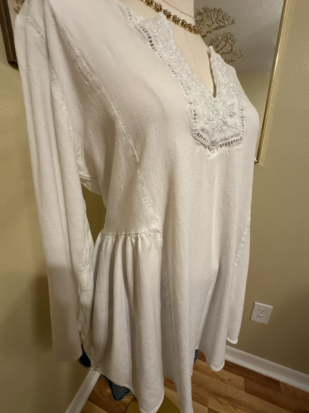 Gorgeous Lilly Pulitzer White Embroidered Peplum Tunic Top Size L 5