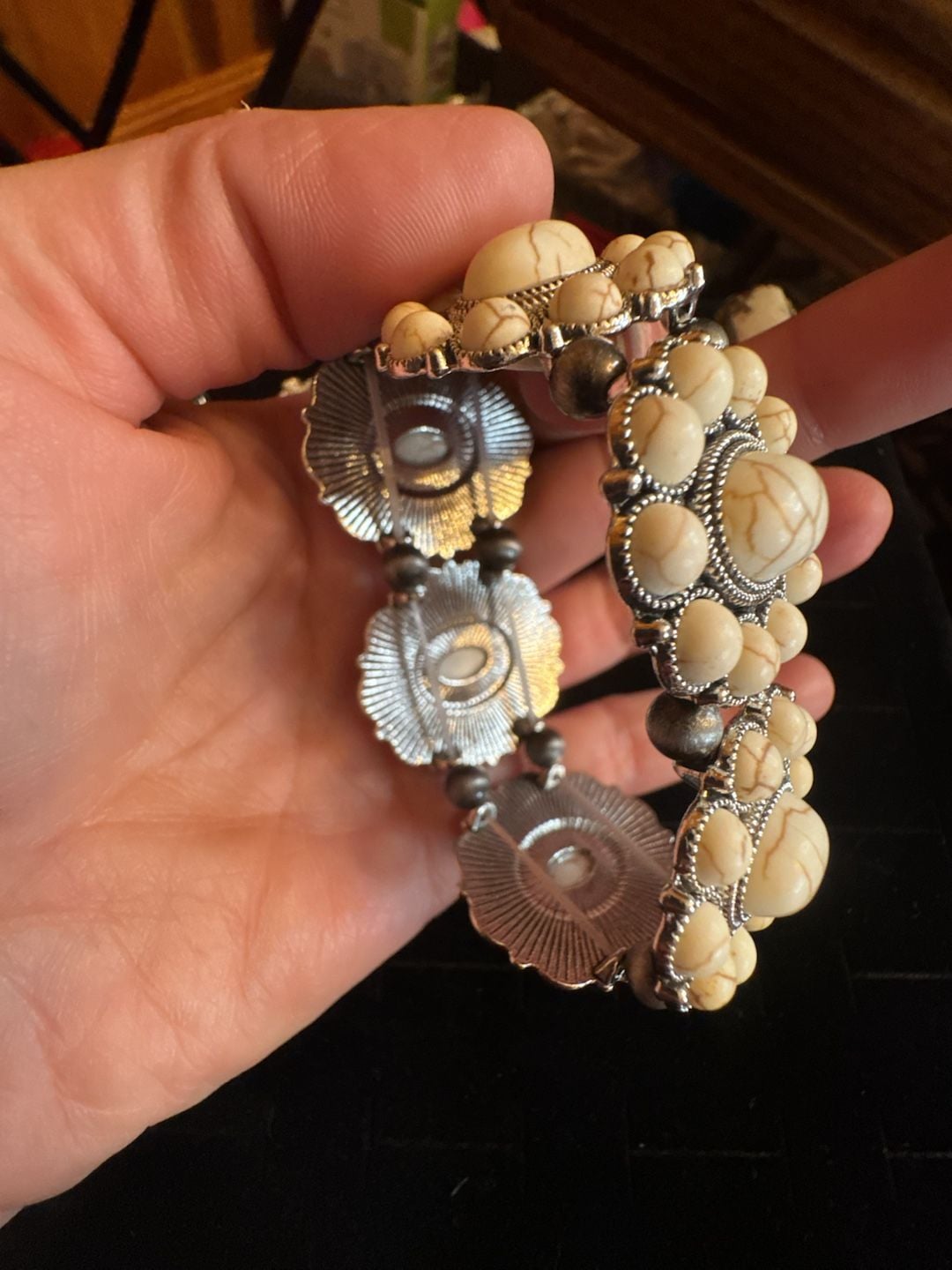 Western Style White Faux Stone Flower Stretch Bracelet 2