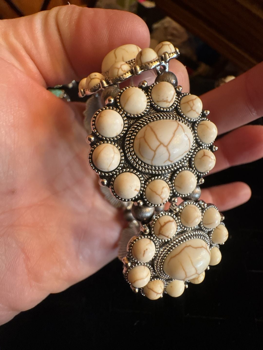 Western Style White Faux Stone Flower Stretch Bracelet 3