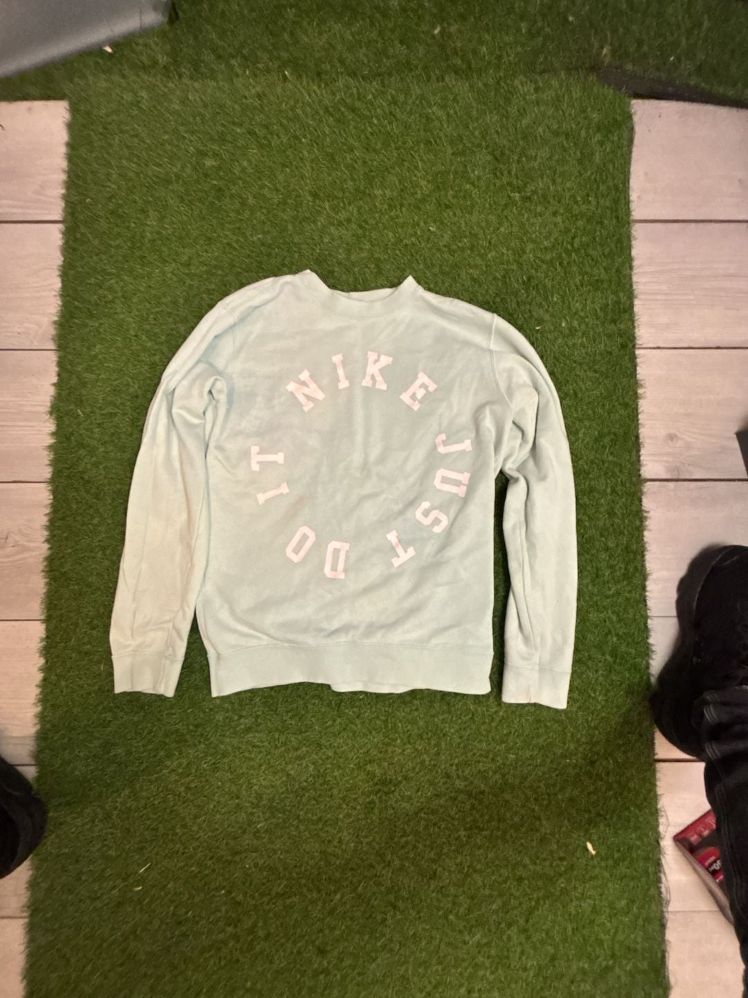 Nike Sportswear Just Do It Circle Logo Graphic Crewneck Sweatshirt 2