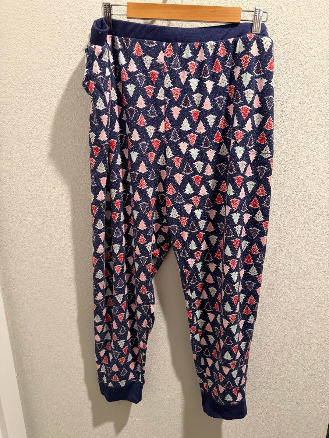 Cuddl Duds Women's Long Sleeve Christmas Tree Print Pajama Top with Chest Pocket 8