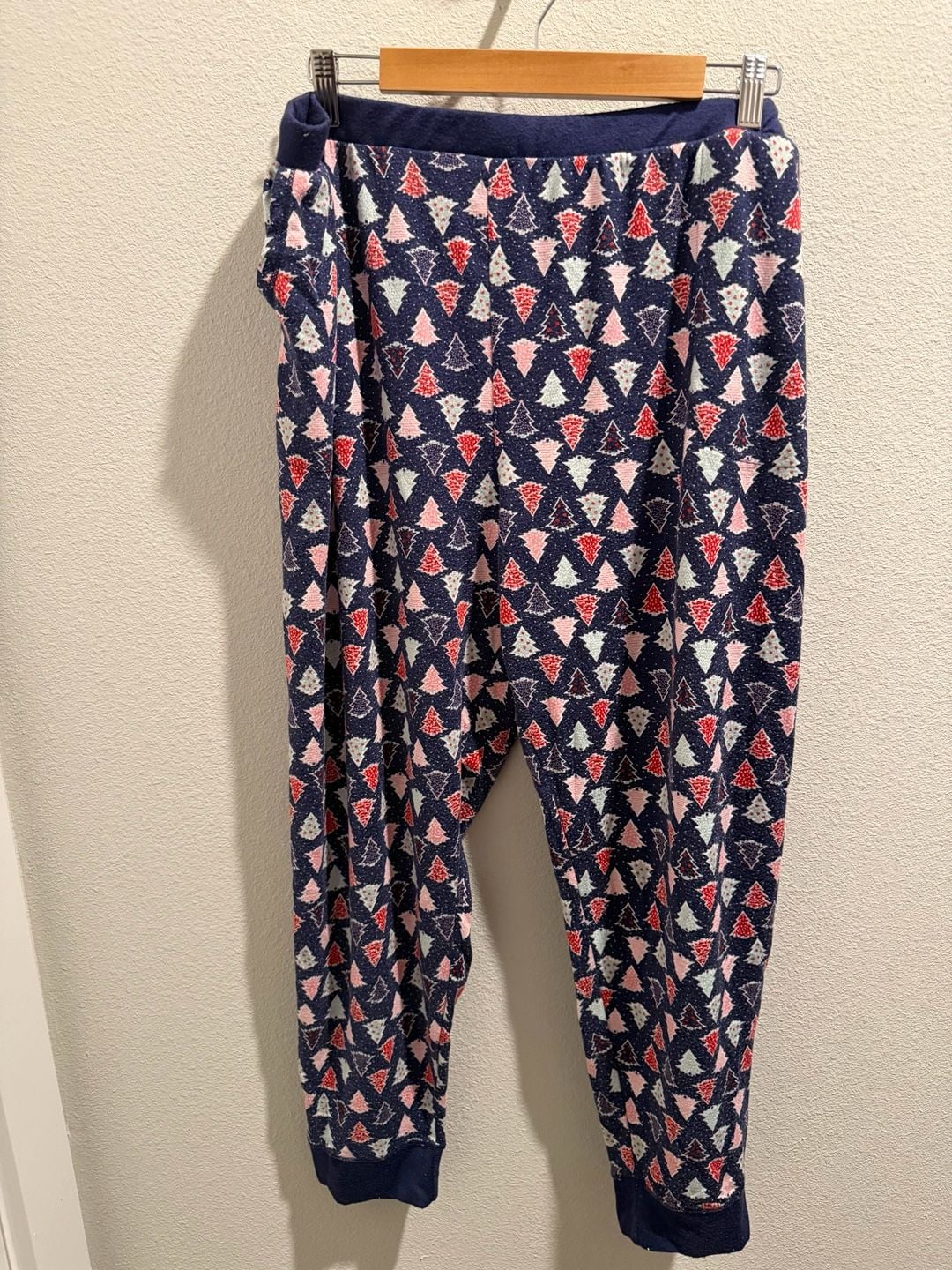 Cuddl Duds Women's Long Sleeve Christmas Tree Print Pajama Top with Chest Pocket 9