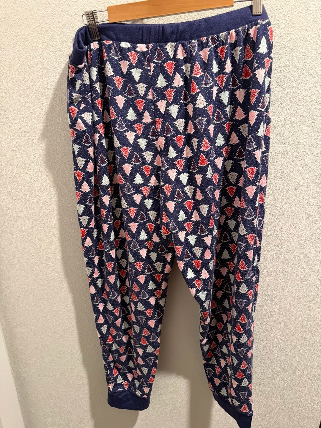 Cuddl Duds Women's Long Sleeve Christmas Tree Print Pajama Top with Chest Pocket 14