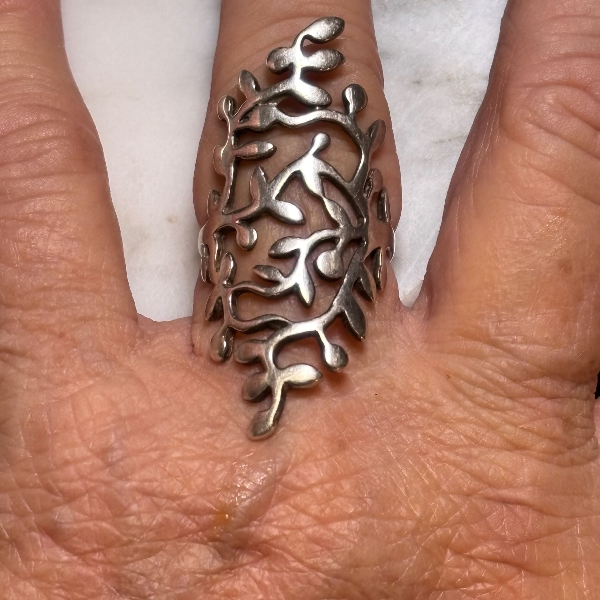 Vintage .925 Sterling Silver Openwork Vine Motif Statement Ring 1