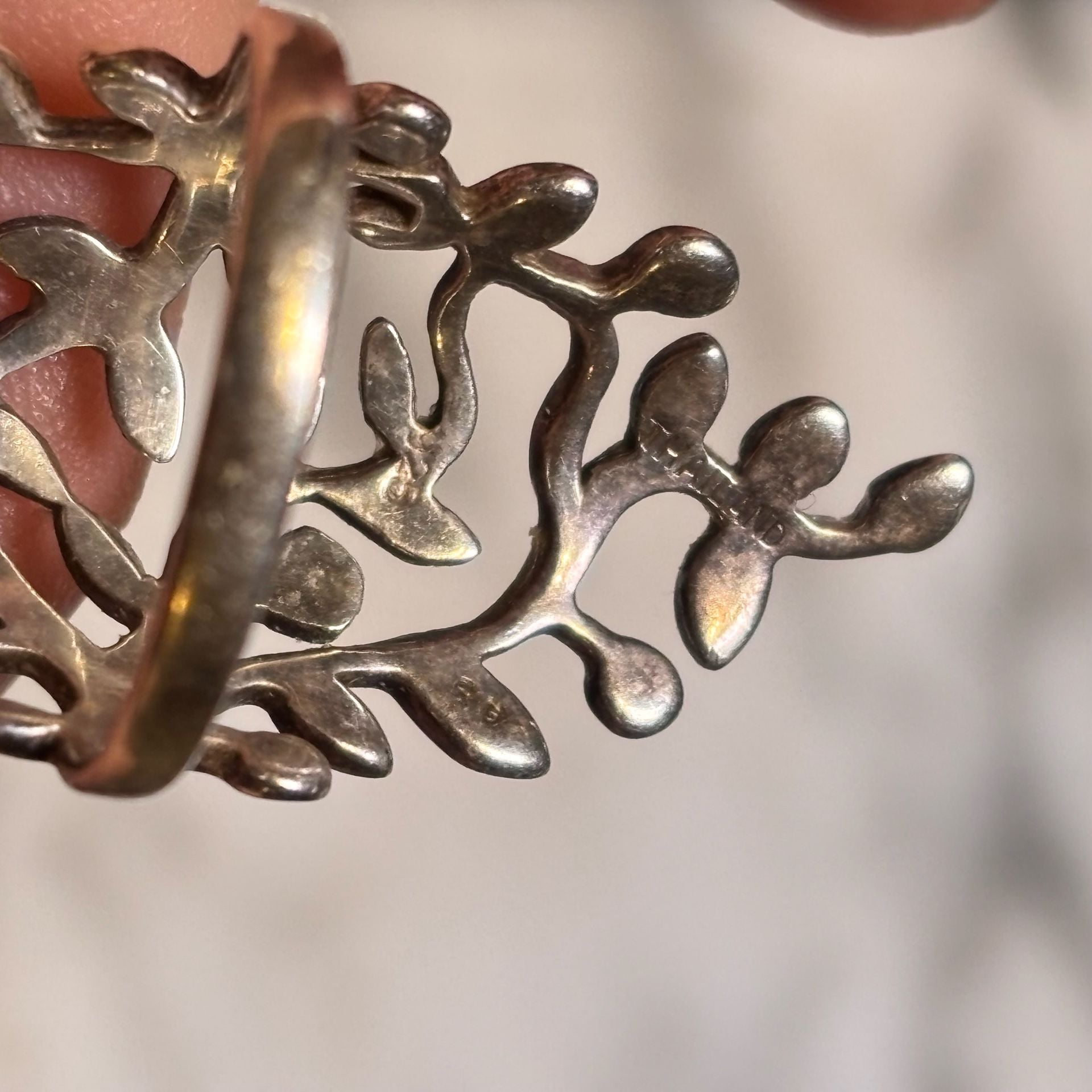 Vintage .925 Sterling Silver Openwork Vine Motif Statement Ring 4
