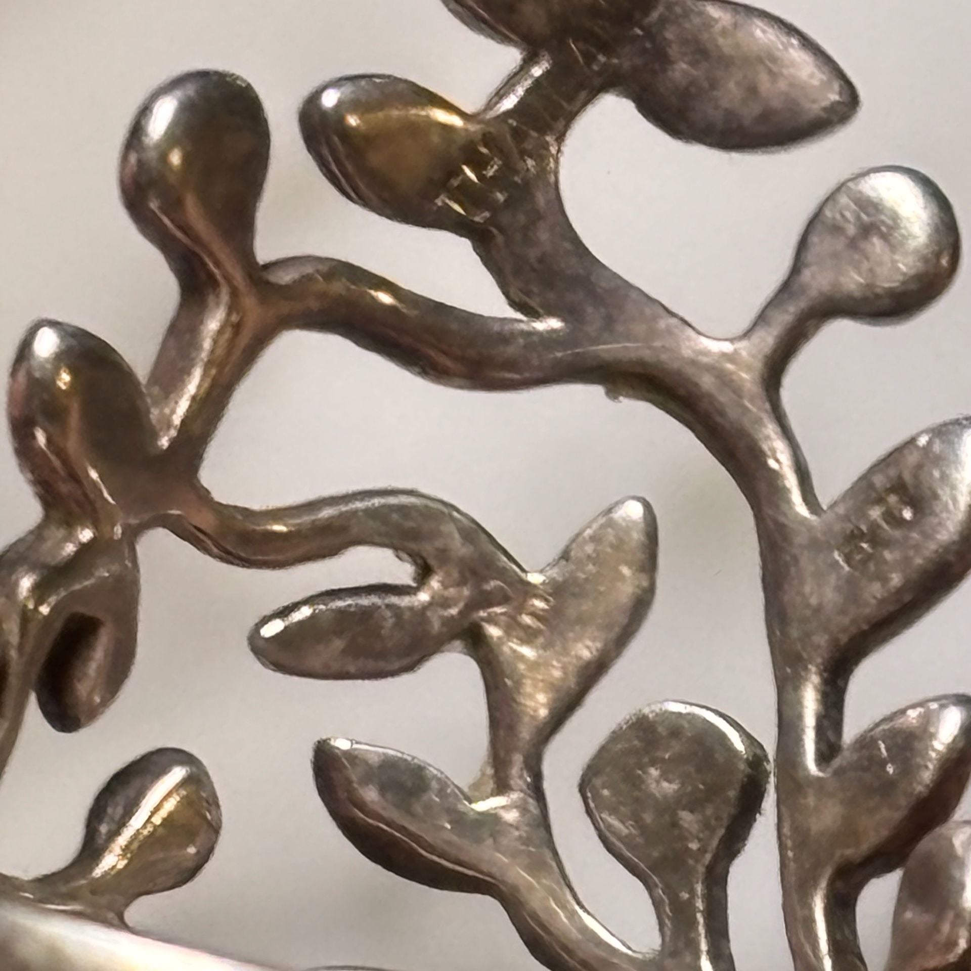 Vintage .925 Sterling Silver Openwork Vine Motif Statement Ring 5