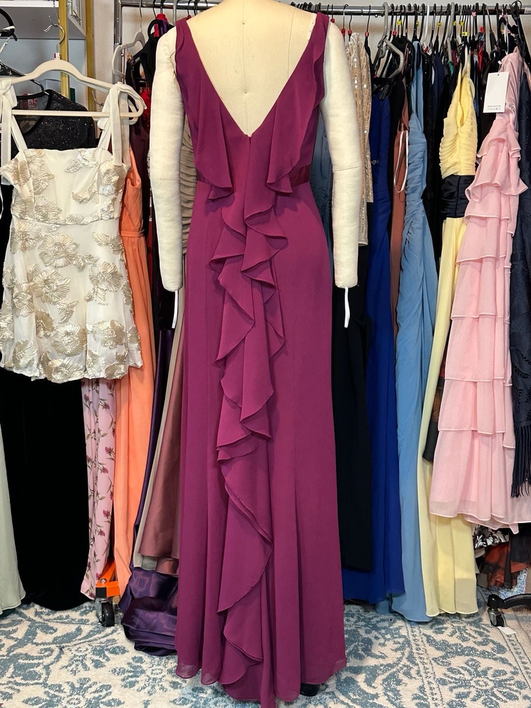 Berry Burgundy Chiffon V-Neck Pleated Formal Bridesmaid Evening Gown Size 4  7
