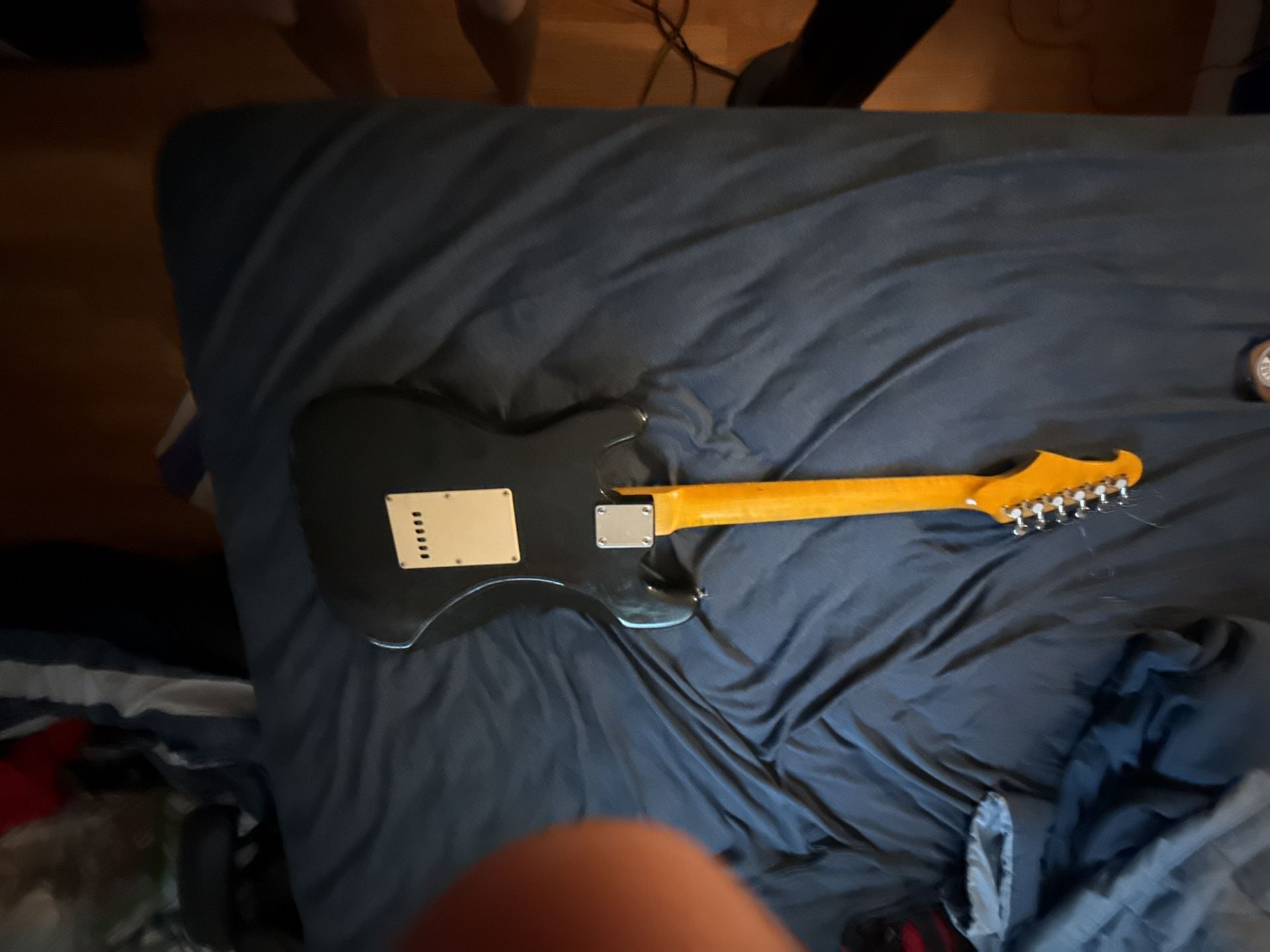 Spectrum AIL 94FM Strat-Style Sunburst Electric Guitar 2