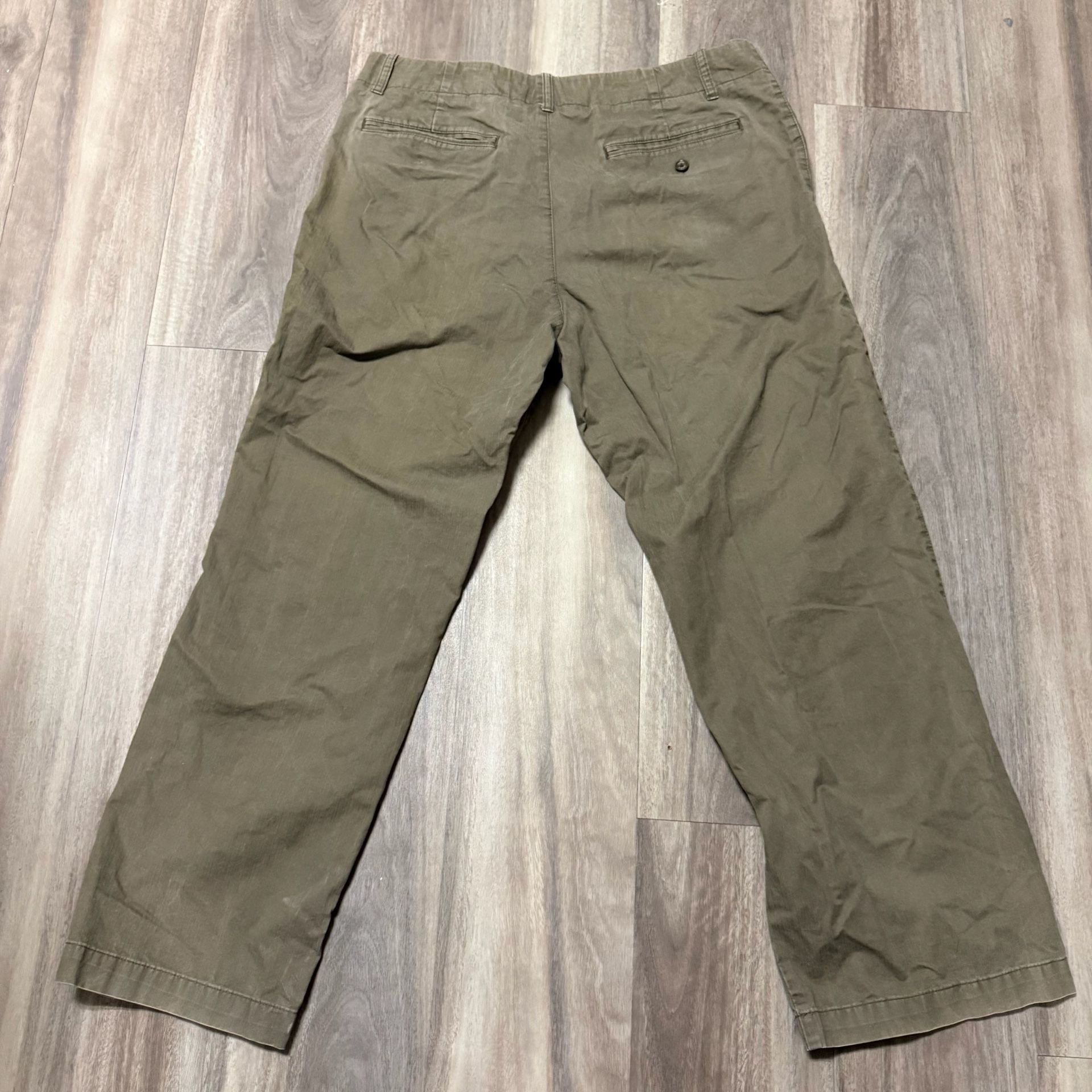 Banana Republic Men's Olive Green Chino Pants Size 36x30 4