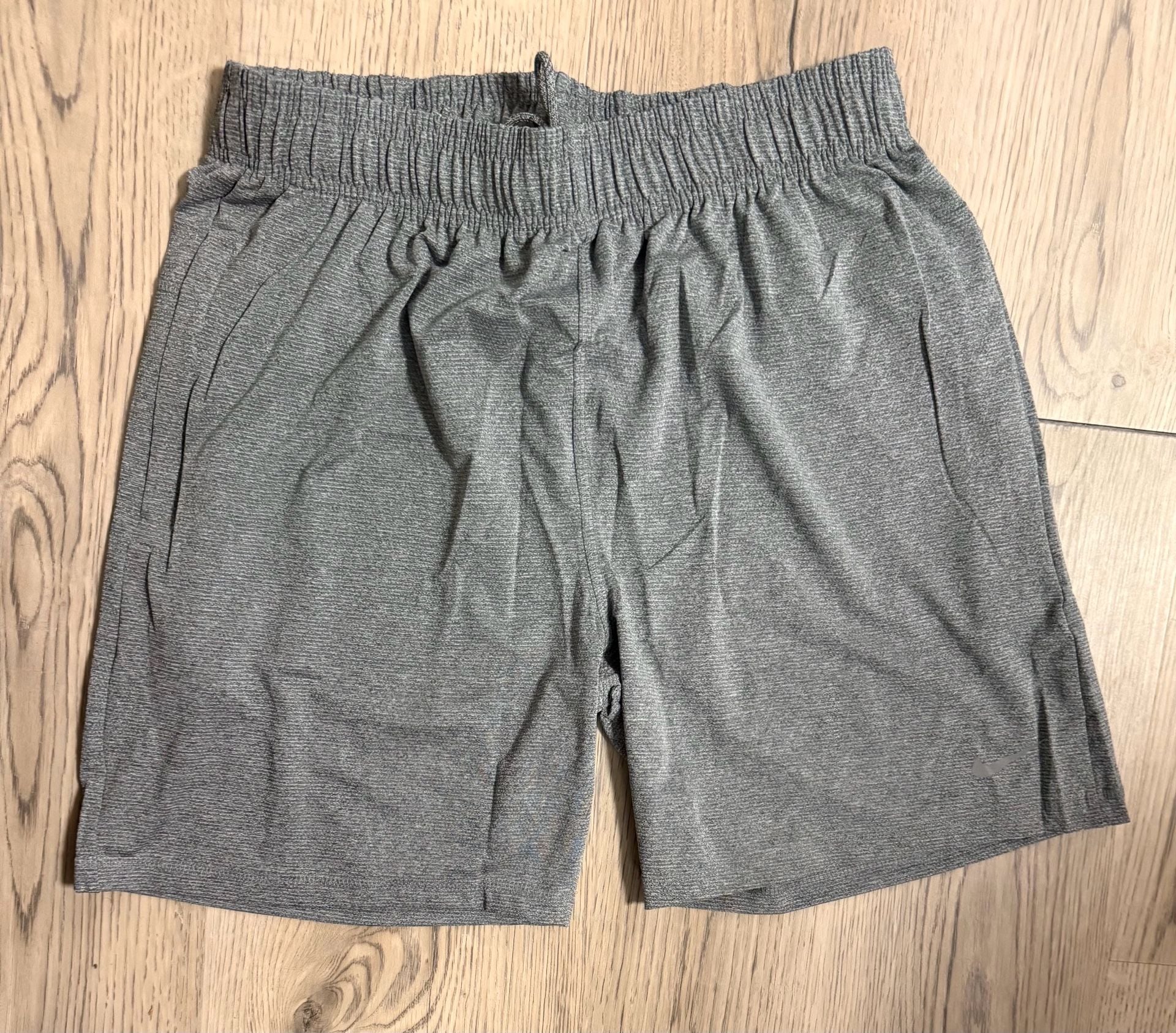 Nike Men's Dri-FIT Heathered Training T-Shirt and Athletic Shorts Co-ord Set Size XL 4