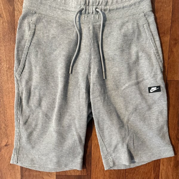 Nike Sportswear Waffle Knit Drawstring Shorts with Patch Logo size Small