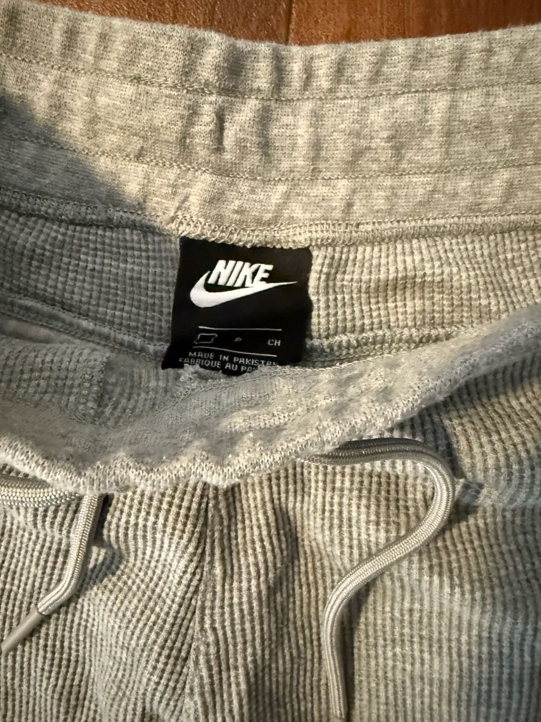 Nike Sportswear Waffle Knit Drawstring Shorts with Patch Logo size Small 4