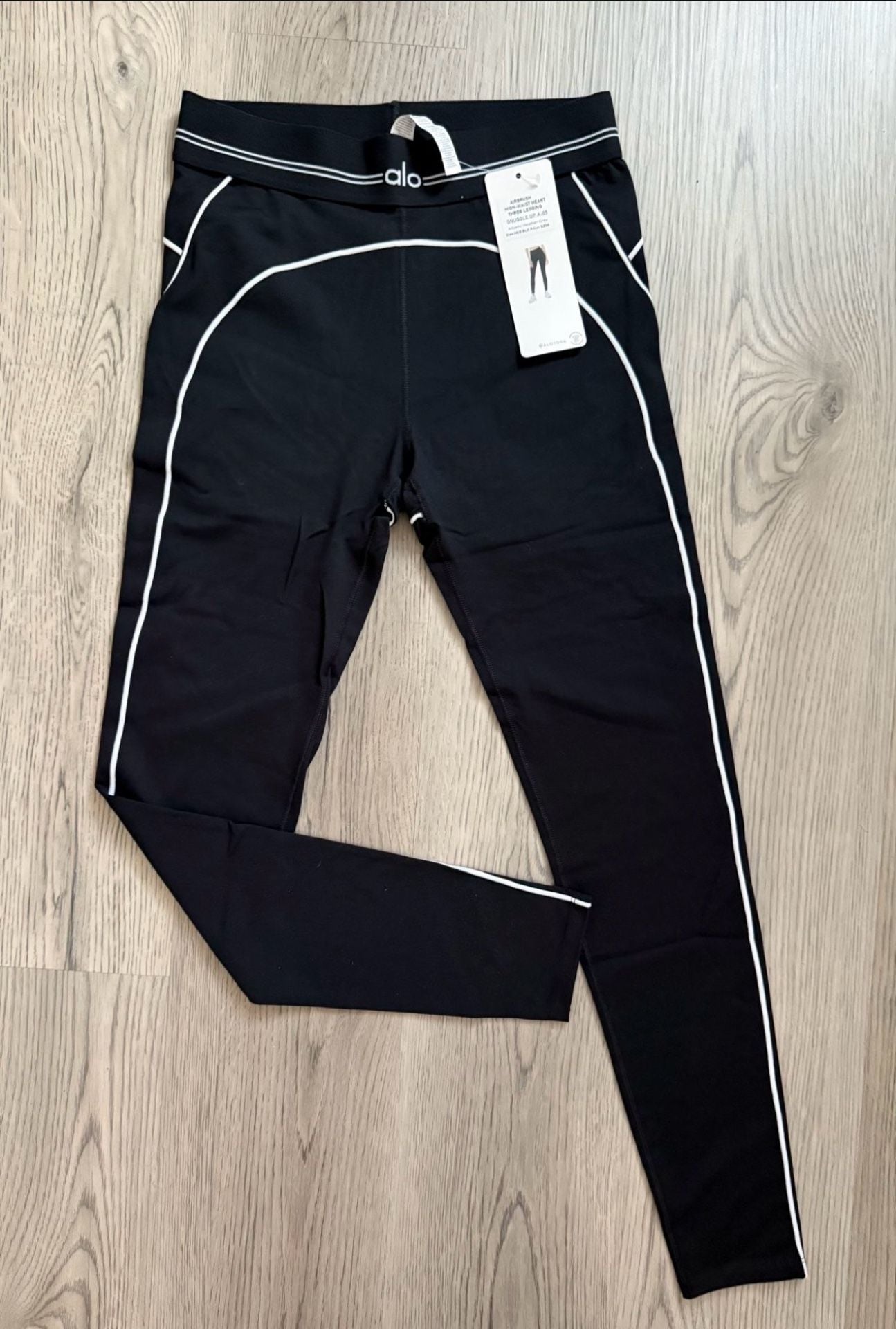 Alo Yoga Airbrush Heart Throb Matching Sports Bra and High-Waist Legging Set size Large 4