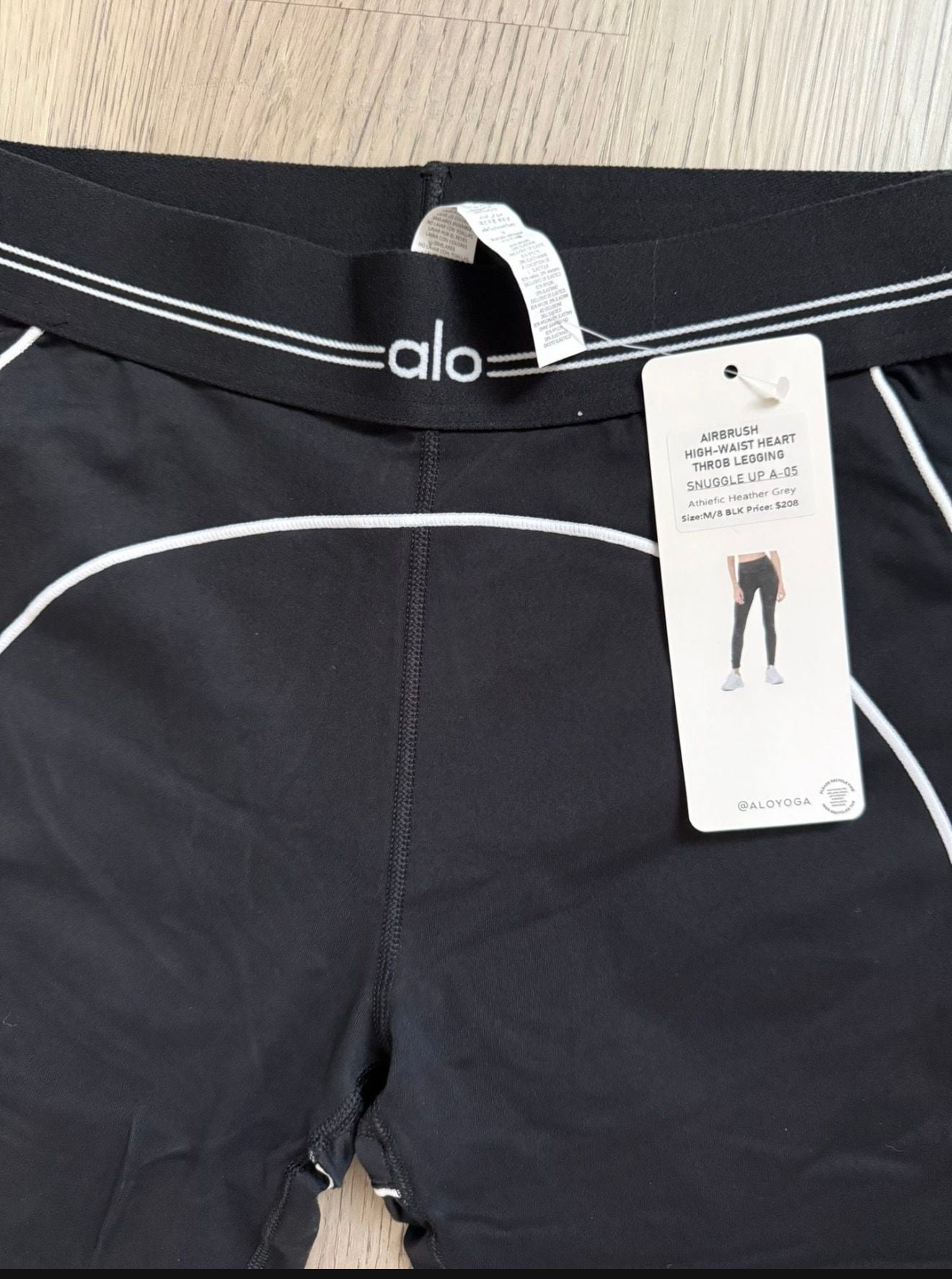 Alo Yoga Airbrush Heart Throb Matching Sports Bra and High-Waist Legging Set size Large 5