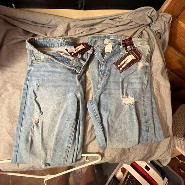 No Boundaries Super High Rise Distressed Mom Jeans