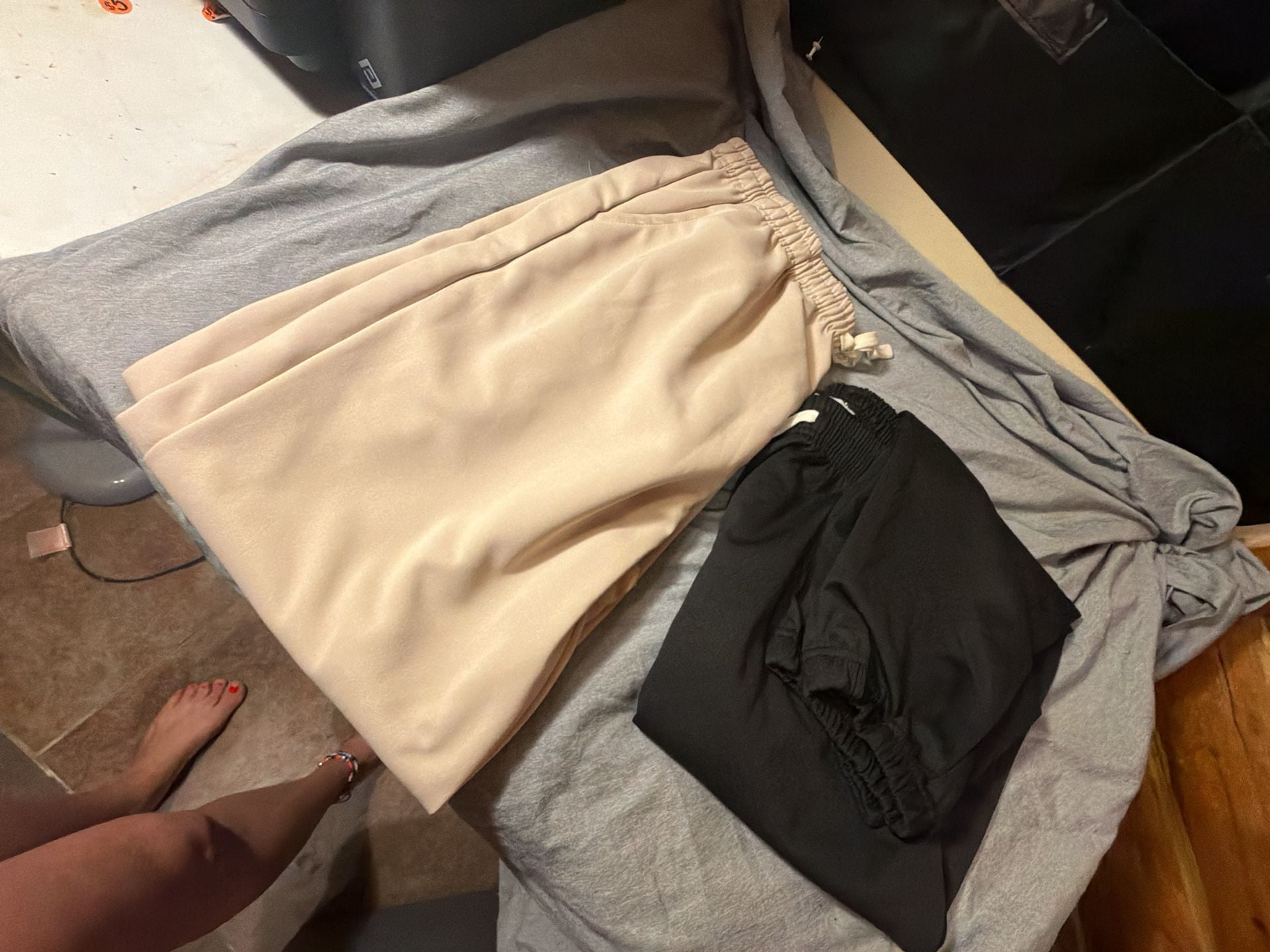 Set of 2 Women's Elastic Waist Jogger Lounge Pants (Black and Beige) 4